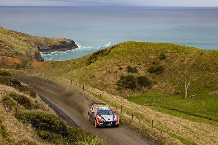 Ott Tänak empieza fuerte en Nueva Zelanda para alargar la resolución del WRC