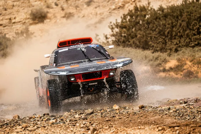 El Audi RS Q e-tron E2 mete miedo a sus rivales en el Rally de Marruecos