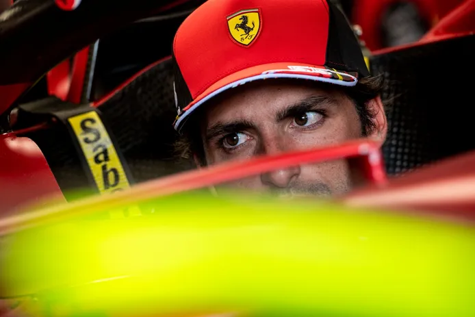 Carlos Sainz enumera las 2 cosas que él y Ferrari necesitan para vencer a Red Bull en 2023