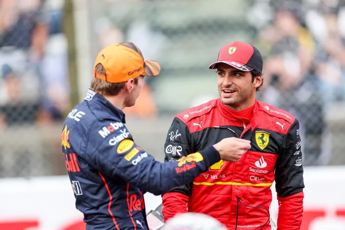 Carlos Sainz se rinde ante Verstappen: «No hay nada en lo que no haya evolucionado»