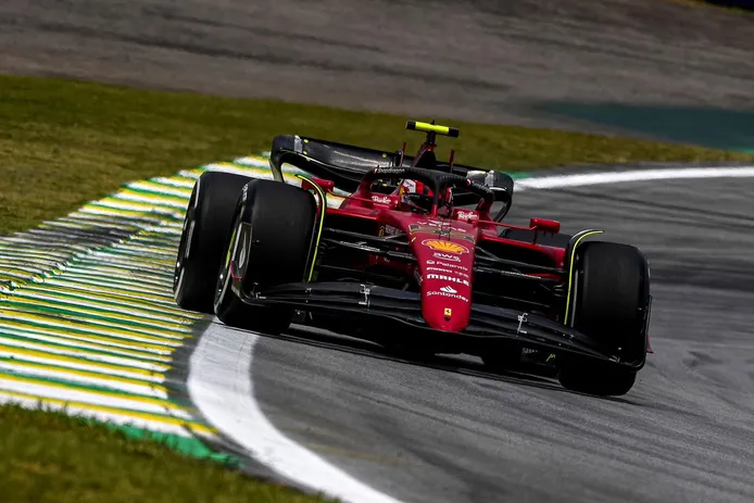 Carlos Sainz va a por el podio tras «sobrevivir a condiciones muy difíciles» en Brasil