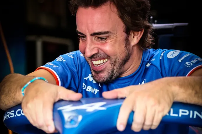 Le preguntan a Fernando Alonso qué espera de Aston Martin en 2023 y su respuesta es muy sorprendente