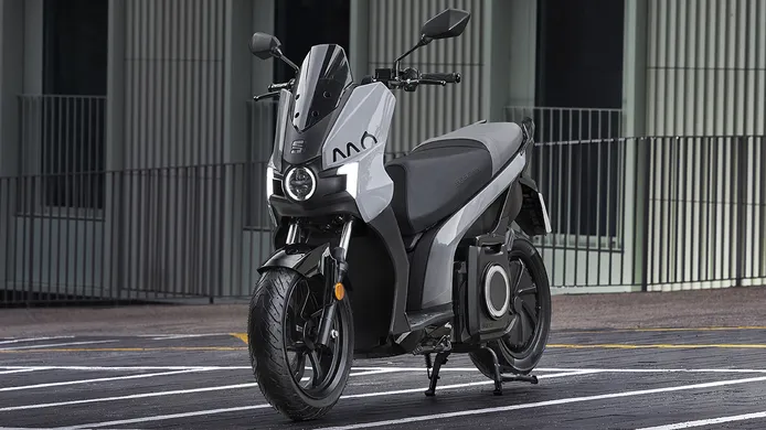 La nueva SEAT MÓ 50 se presenta como la moto eléctrica ideal para ciudad gracias a sus 172 km de autonomía
