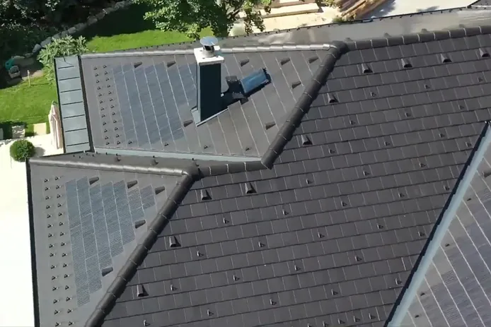 Si no te gustan los paneles solares, echa un vistazo a esta nueva teja de hormigón que tiene una potencia de 167 W/m2