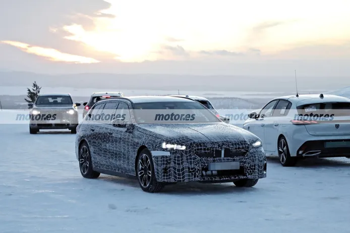 Fotos espía BMW i5 Touring 2024