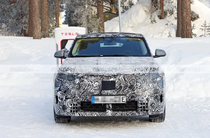 El nuevo BMW iX2 se enfrenta a las pruebas de invierno aprovechando los ¡cargadores de Tesla!