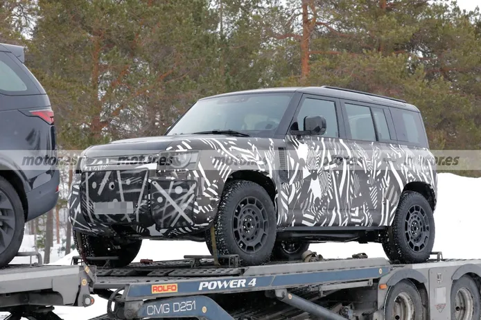 El nuevo Land Rover Defender SVX llega a las pruebas de invierno revelando el carácter de un todoterreno radical