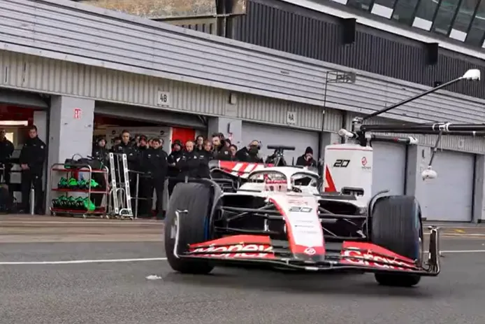 Los F1 de 2023 ya invaden los circuitos: Red Bull y Haas han rodado por primera vez
