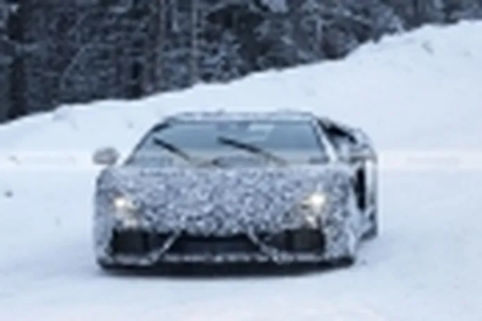 El sucesor del Lamborghini Aventador llega a las pruebas de invierno más destapado