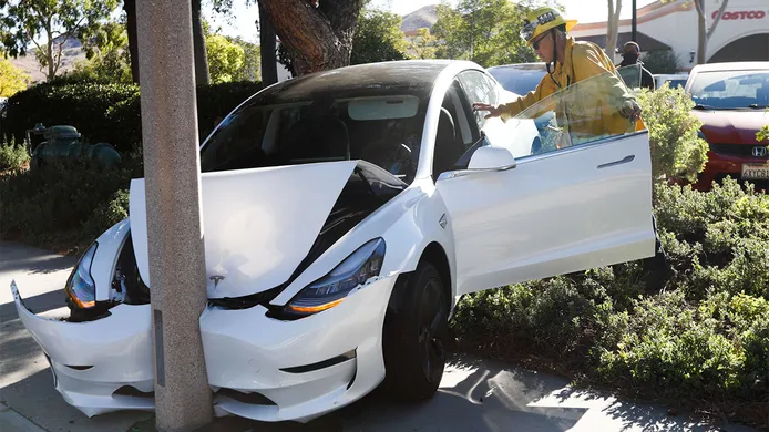 El motivo por el que algunas aseguradoras se niegan a reparar coches eléctricos siniestrados