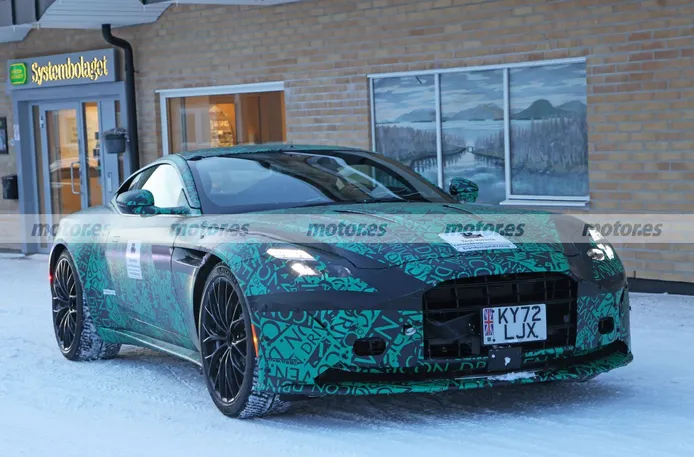 Cazado a lo grande, el nuevo Aston Martin DB12 revela nuevos detalles en las pruebas de invierno