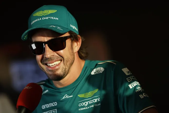 Fernando Alonso responde a las acusaciones de Red Bull: «El coche que más se parece al nuestro es el Alpine»
