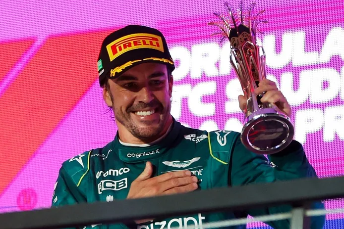 De locos, la FIA devuelve el 100º podio a Fernando Alonso 3 horas después de habérselo quitado