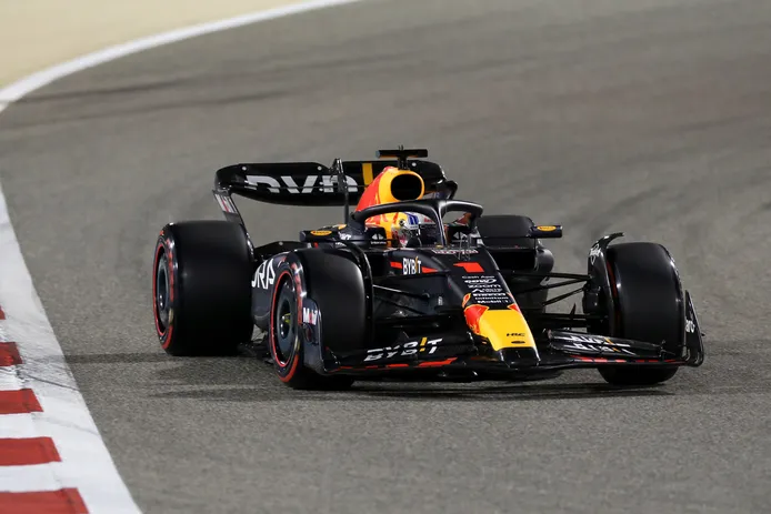 Paseo triunfal de Max Verstappen y Red Bull en el retorno al podio de Fernando Alonso