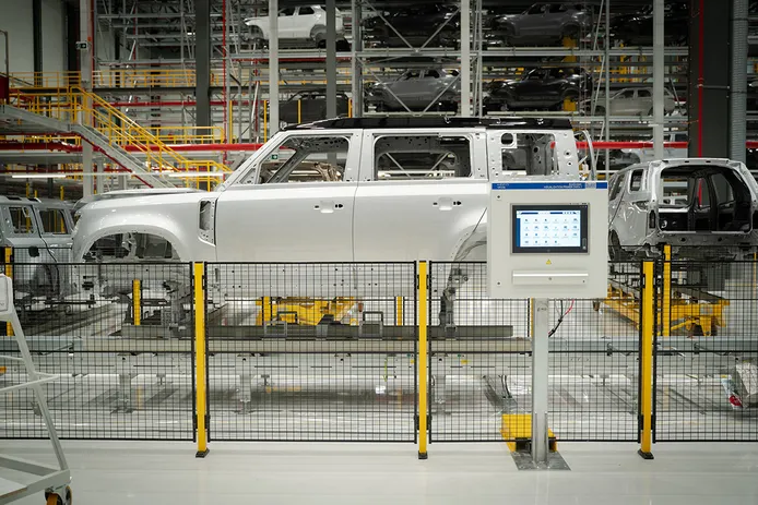 El lanzamiento del nuevo Land Rover Defender 130 obliga a aumentar la producción