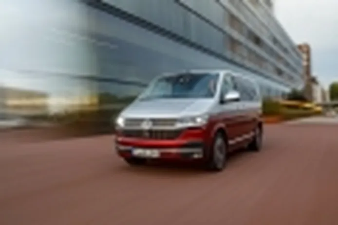 Adiós a un clásico: Volkswagen anuncia la fecha del cese de producción del Transporter en 2024