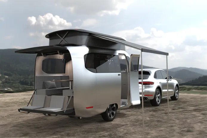 La caravana de Porsche y Airstream combina lujo y confort para dos, perfecta para SUV y coches eléctricos