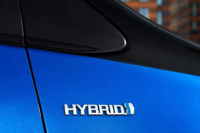 Los eléctricos se llevan los titulares, pero este dato revela que los conductores prefieren coches híbridos