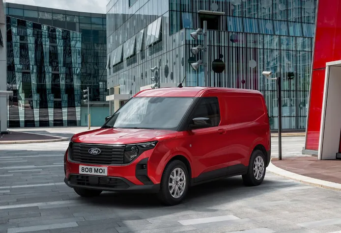 La Ford Transit Courier se renueva para conquistar la ciudad, llegará con tres motores y un gran volumen de carga
