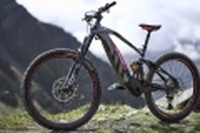 Audi lanza su primera bicicleta eléctrica, una e-bike de alto rendimiento para amantes de la montaña