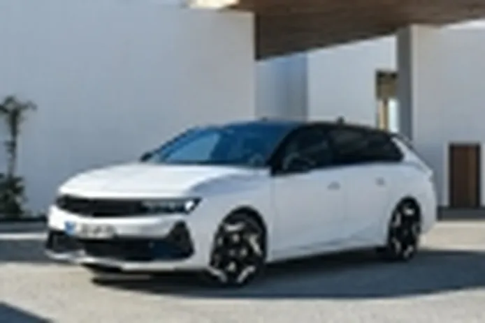 Opel Astra Sports Tourer GSe, la deportividad con tecnología PHEV llega al familiar compacto del rayo
