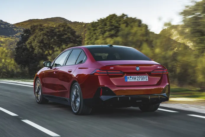 bmw-i5-video-202395440-1686159198_2.jpg