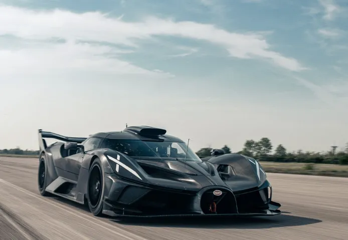 Ni en la Fórmula 1, el Bugatti Bolide desafía sus propios límites de la física con una aerodinámica brutal