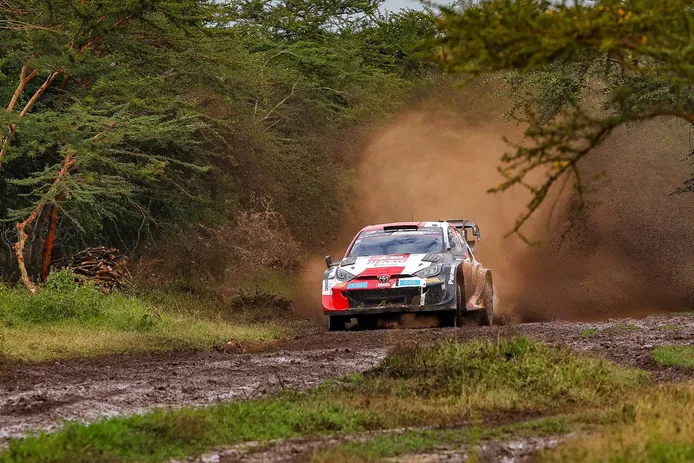 Un doble pinchazo de Sébastien Ogier aprieta un poco más el Safari Rally