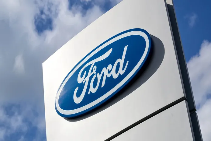 Ford se suma al modelo de agencia en Europa, las claves de la estrategia en la venta de coches nuevos de la marca