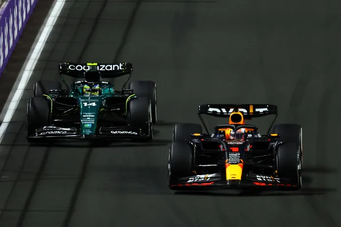 Horner se rinde ante Fernando Alonso, a quien ve como un igual de Max Verstappen