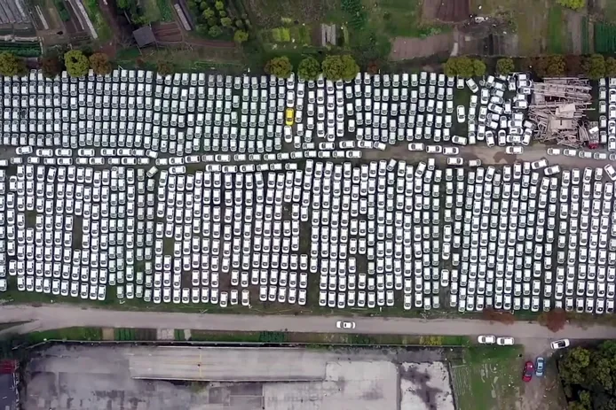 ¿Son reales las cifras de ventas de China? Miles de coches eléctricos nuevos agonizan en grandes cementerios