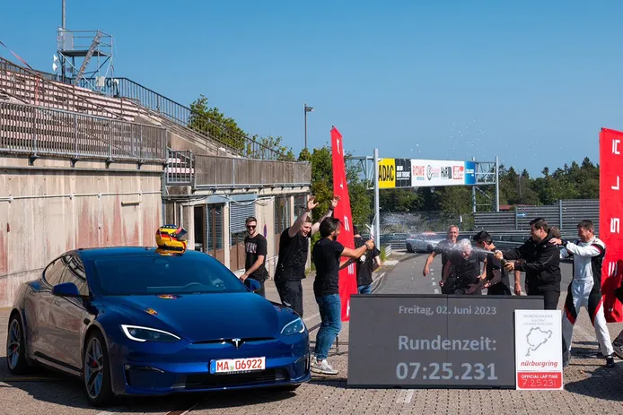 El Tesla Model S Plaid Track Pack se pone a la venta presumiendo de un nuevo récord en Nürburgring