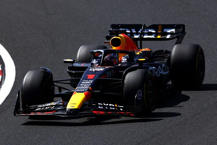 Max Verstappen gana una carrera descafeinada en Hungría; Carlos Sainz y Fernando Alonso se conforman con puntuar