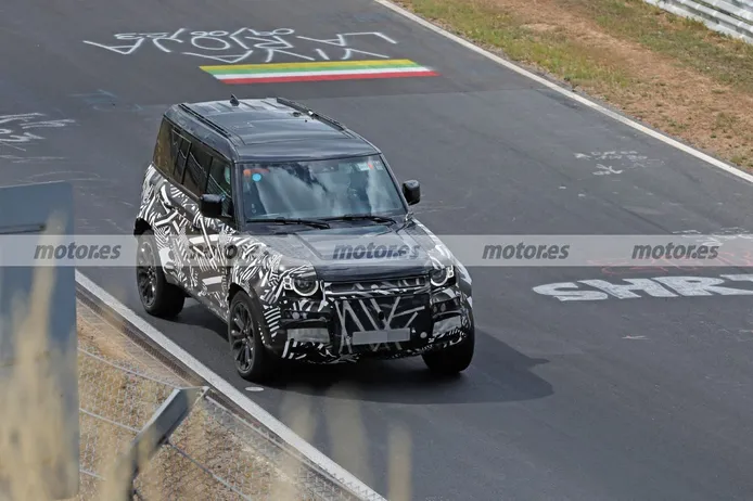 El nuevo Land Rover Defender SVX demuestra sus explosivas prestaciones en unas pruebas extremas en Nürburgring