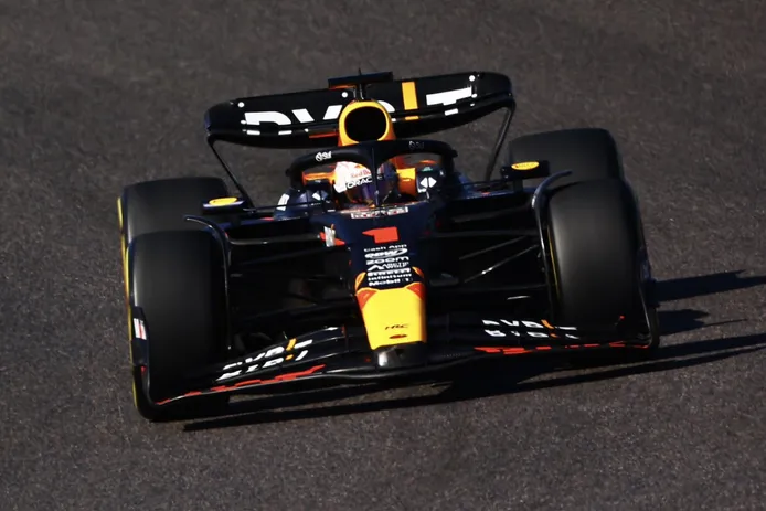 Max Verstappen consigue una victoria en solitario; Carlos Sainz y Fernando Alonso se quedan fuera del top 5