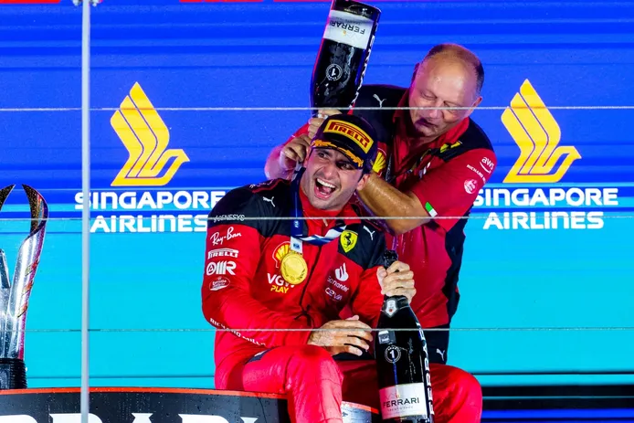 Así se gestó la victoria de Carlos Sainz en Singapur (y su genialidad táctica con Lando Norris como herramienta)