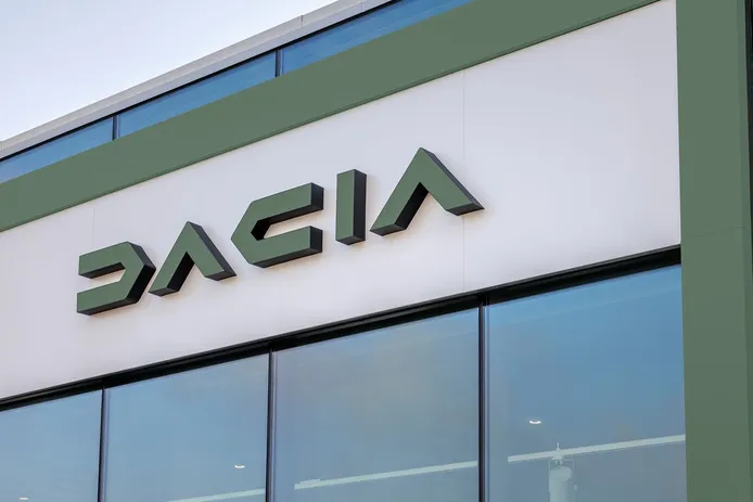 Dacia inspiró a Mercedes en el modelo de agencia, una estrategia de venta de coches nuevos muy beneficiosa para los rumanos y negativa para el resto