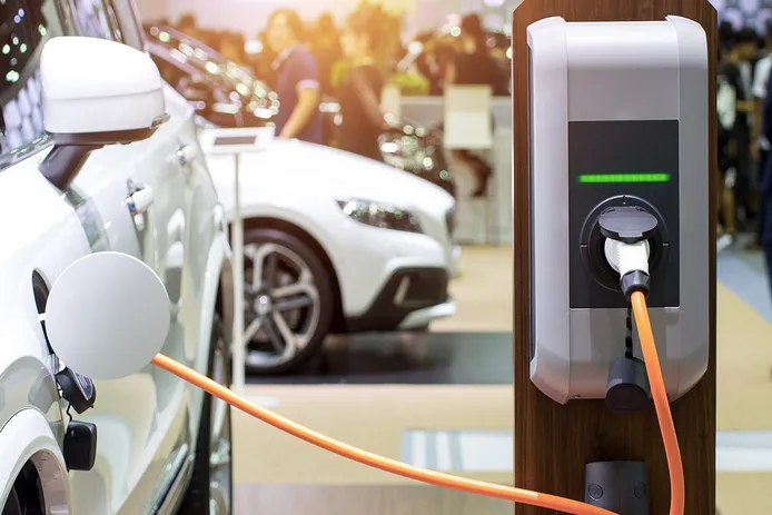 ¿Interesado en comprarte un coche eléctrico? La eficiencia frente a los de combustión está demostrada y lo puedes comprobar fácilmente
