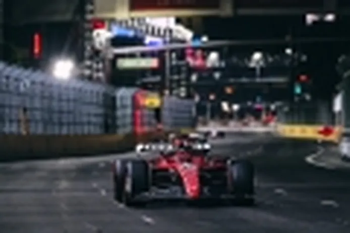 Charles Leclerc consigue la pole en Las Vegas; Carlos Sainz se queda a unas milésimas de su compañero