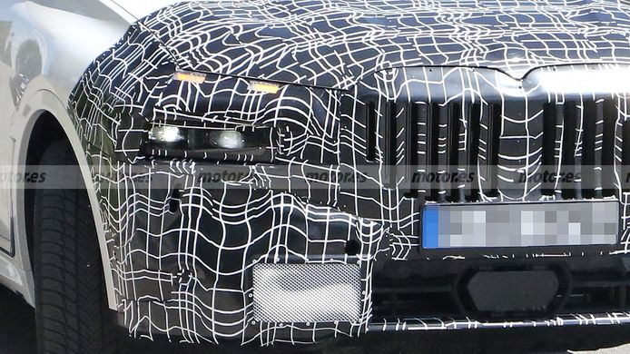 BMW X7 2022 - foto espía frontal