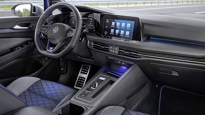 Volkswagen Golf R Variant 2022 - interior