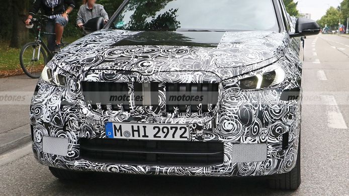 BMW X1 2022 - foto espía frontal