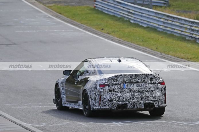 Foto espía BMW M4 CSL 2023 en Nürburgring - exterior