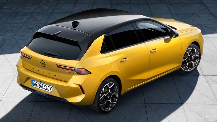 Opel Astra 2022 - posterior