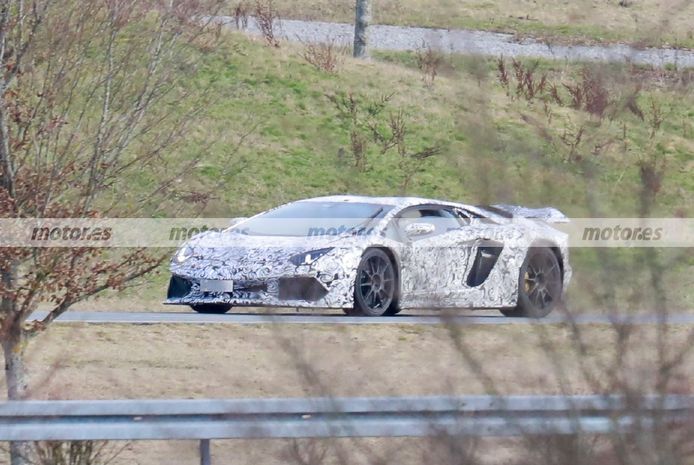 Fotos espía mula Lamborghini Aventador 2023 - exterior