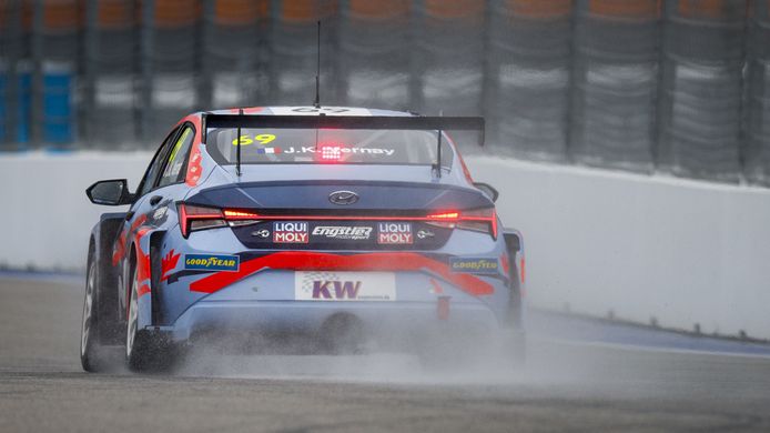 Triunfo de Mikel Azcona en el segundo título del WTCR de Yann Ehrlacher