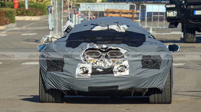 Lamborghini Aventador 2023 - foto espía posterior