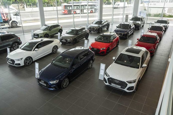 Foto exposición de coches nuevos Audi