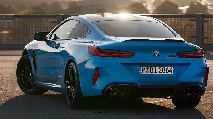 BMW M8 Competition 2022 - posterior