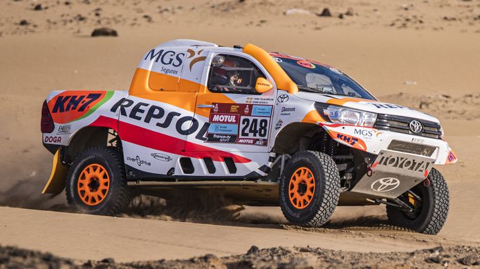 Carlos Sainz shines in the Dakar prologue with the Audi RS Q e-tron